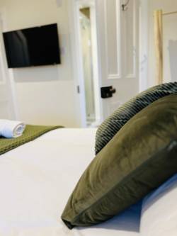 Deluxe Double Room with Shower14